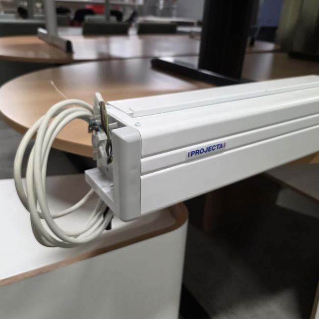  - PROJECTA ELEKTRISCH  SCHERM AFM DOEK 200X129 CM  (4)