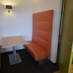  - set treinbanken afm totale hoogte 175 cm zit hoogte 45 cm rughoogte 130 cm zitdiepte 50 cm totale breedte 130 cm  (4)