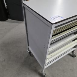  - medische transportwagen met kunststof bakken   afm 65x45x86 cm hoog  (4)