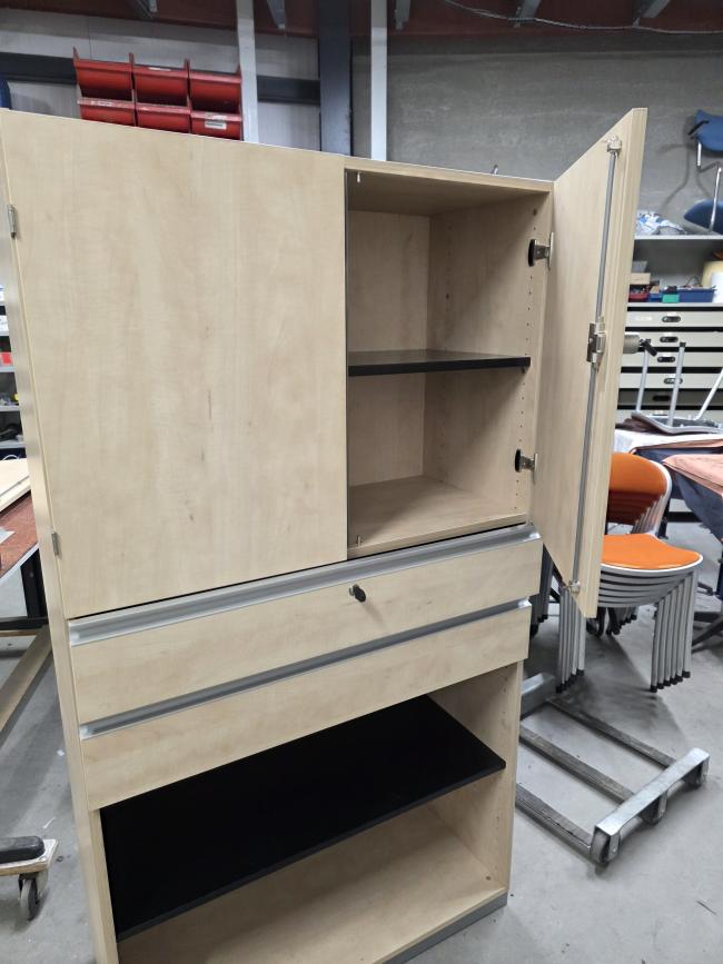  - HOUTEN STEELCASE WERNDL KAST AFM 182X100X45 CM  (2)