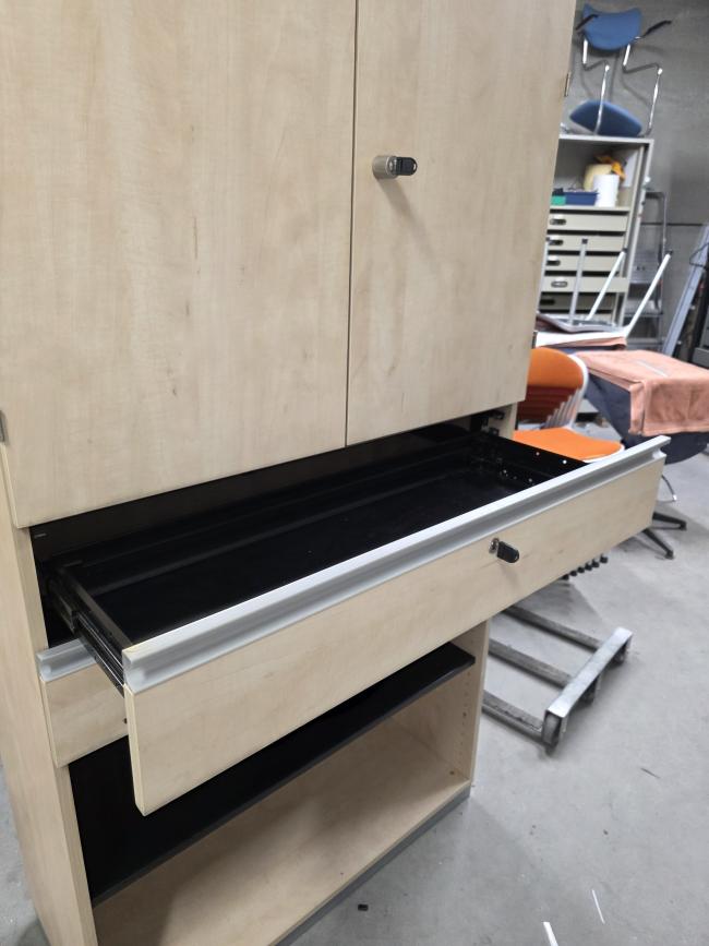  - HOUTEN STEELCASE WERNDL KAST AFM 182X100X45 CM  (3)