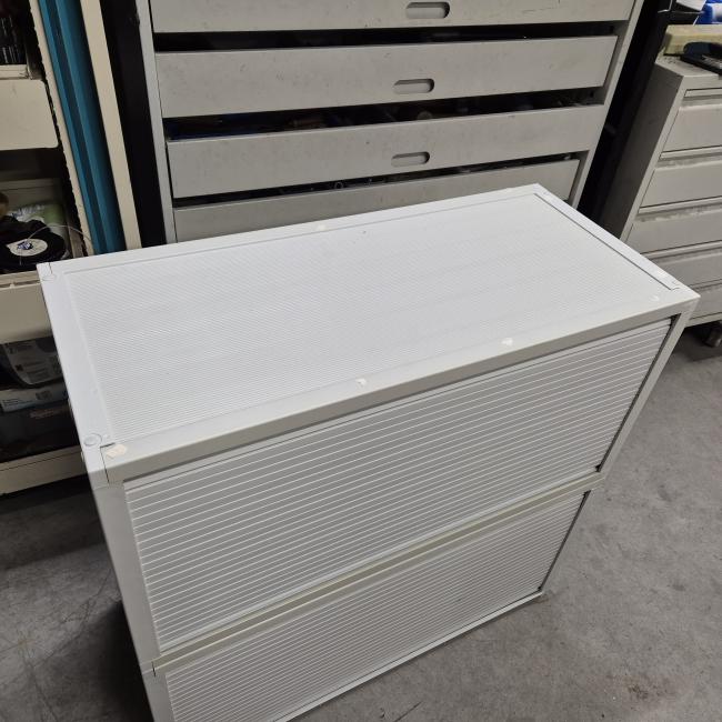  - kunststof kast met roldeur afm 89x87x45 cm br.hxd  (3)