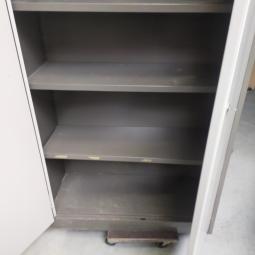  - 1x ahrend stalen 2-deurs werkplaatskast (14)