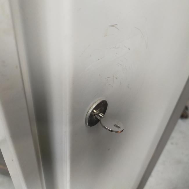  - 1x ahrend stalen 2-deurs werkplaatskast (15)