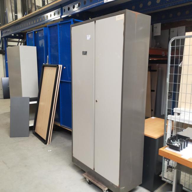  - 1x ahrend stalen 2-deurs werkplaatskast (2)