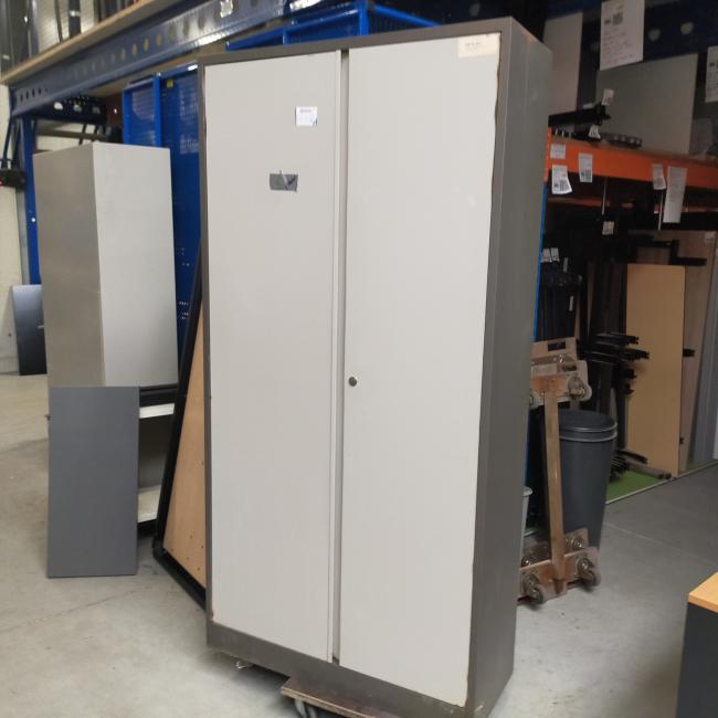  - 1x ahrend stalen 2-deurs werkplaatskast (3)
