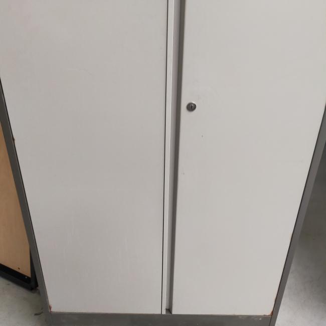  - 1x ahrend stalen 2-deurs werkplaatskast (5)