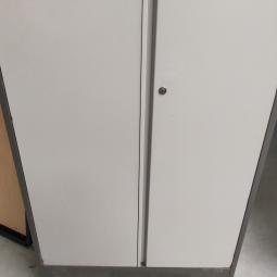  - 1x ahrend stalen 2-deurs werkplaatskast (5)