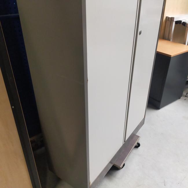  - 1x ahrend stalen 2-deurs werkplaatskast (7)