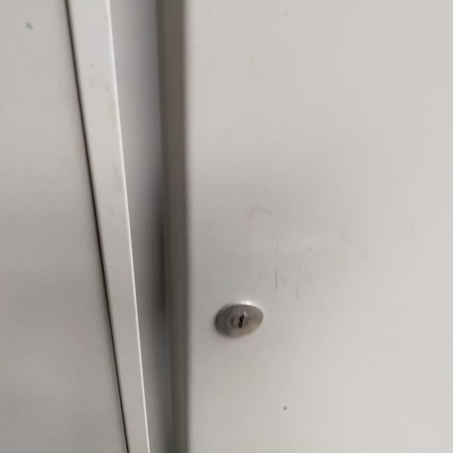  - 1x ahrend stalen 2-deurs werkplaatskast (9)