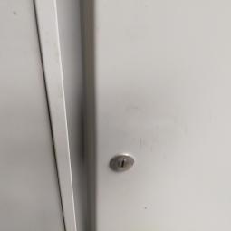  - 1x ahrend stalen 2-deurs werkplaatskast (9)