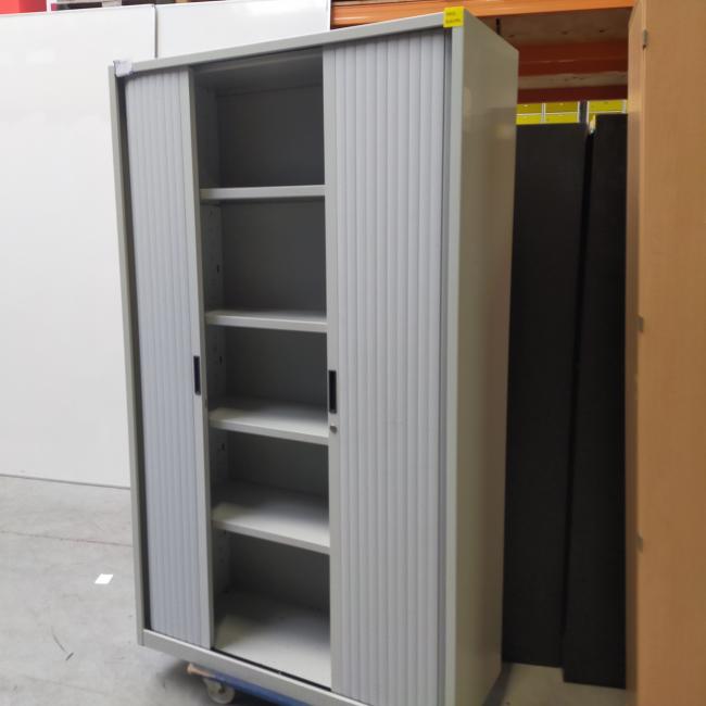  - 1x creme metaal met lichtgrijze roldeuren (3)