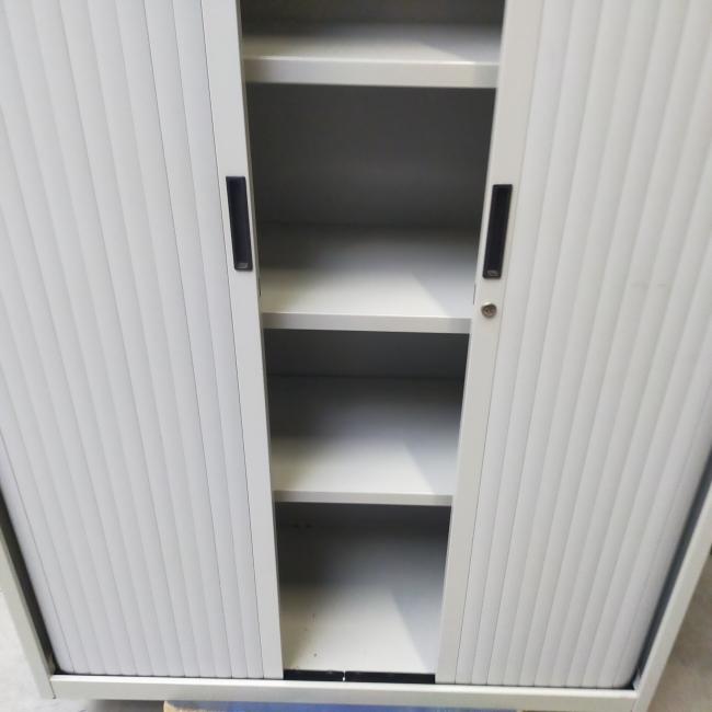  - 1x creme metaal met lichtgrijze roldeuren (6)