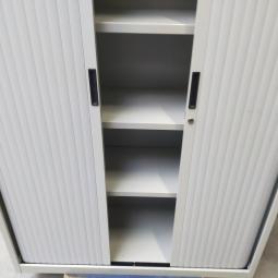  - 1x creme metaal met lichtgrijze roldeuren (6)