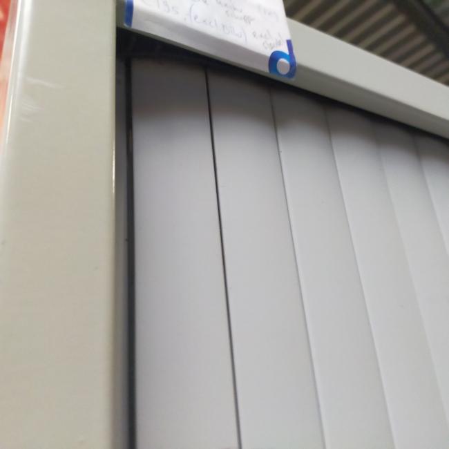  - 1x creme metaal met lichtgrijze roldeuren (11)