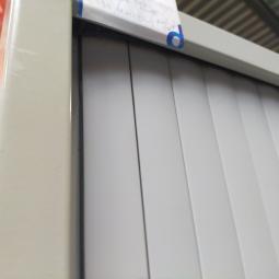  - 1x creme metaal met lichtgrijze roldeuren (11)