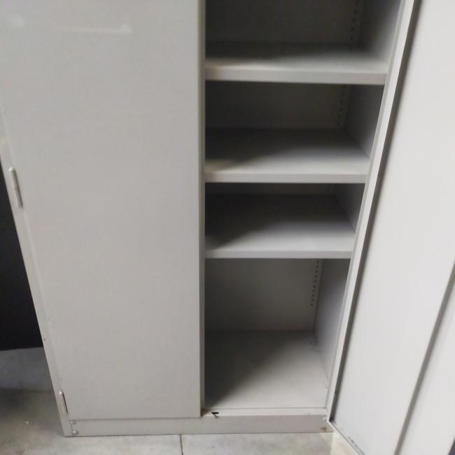  - 1x indistriele stalen kast LIPS zonder slot (20)