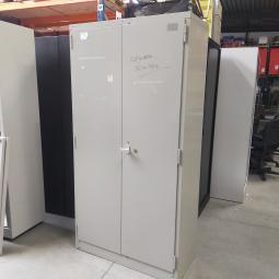  - 1x indistriele stalen kast LIPS zonder slot (1)