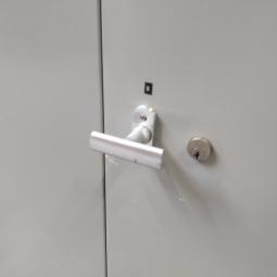  - 1x indistriele stalen kast LIPS zonder slot (2)