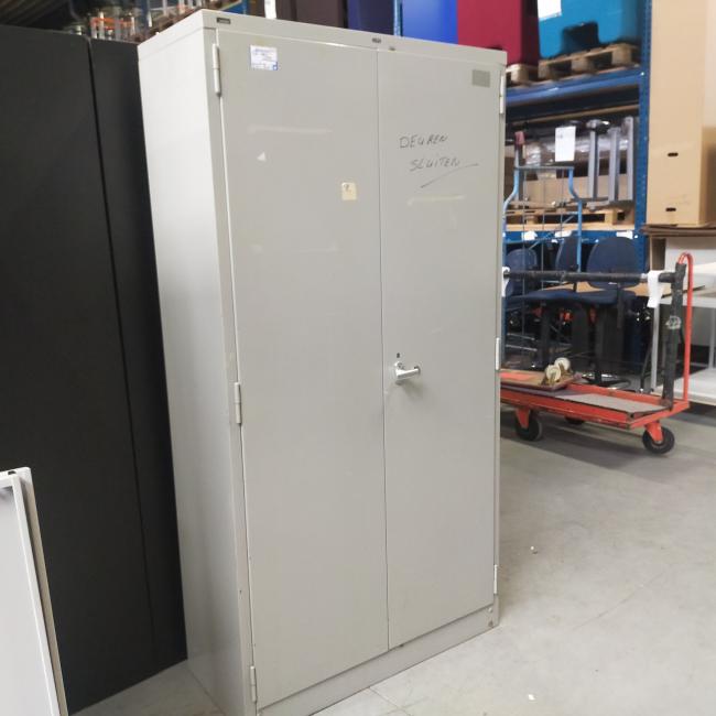  - 1x indistriele stalen kast LIPS zonder slot (6)