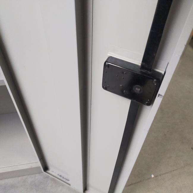  - 1x indistriele stalen kast LIPS zonder slot (12)