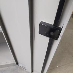  - 1x indistriele stalen kast LIPS zonder slot (12)