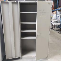  - 1x indistriele stalen kast LIPS zonder slot (15)