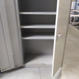  - 1x indistriele stalen kast LIPS zonder slot (16)