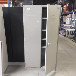  - 1x indistriele stalen kast LIPS zonder slot (18)