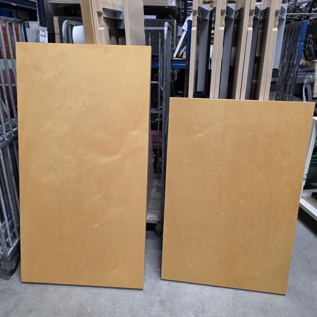  - dikke multiplex bladen 56 mm dik  2x160 en 9x120 en 5x150 cm  (1)