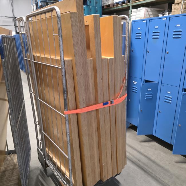  - dikke multiplex bladen 56 mm dik  2x160 en 9x120 en 5x150 cm  (2)