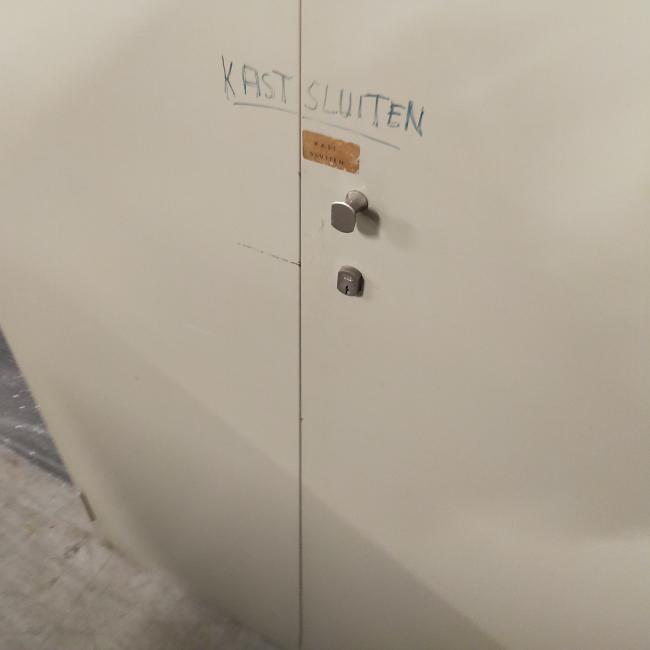  - set 3x Lips stalen werkplaatskasten intensief gebruikt met div gebruikssporen en lakschade (32)