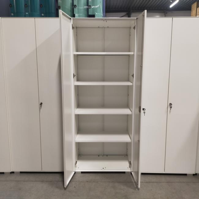  - partij witte metalen 2-deurs kantoorkasten incl sleutels nieuwstaat!! (7)