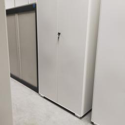  - partij witte metalen 2-deurs kantoorkasten incl sleutels nieuwstaat!! (18)