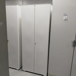  - partij witte metalen 2-deurs kantoorkasten incl sleutels nieuwstaat!! (20)