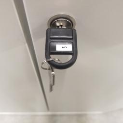  - partij witte metalen 2-deurs kantoorkasten incl sleutels nieuwstaat!! (21)