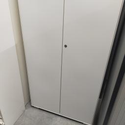  - partij witte metalen 2-deurs kantoorkasten incl sleutels nieuwstaat!! (27)