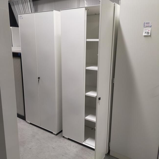  - partij witte metalen 2-deurs kantoorkasten incl sleutels nieuwstaat!! (31)