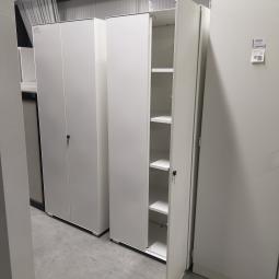  - partij witte metalen 2-deurs kantoorkasten incl sleutels nieuwstaat!! (31)