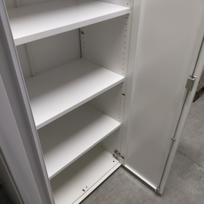  - partij witte metalen 2-deurs kantoorkasten incl sleutels nieuwstaat!! (35)