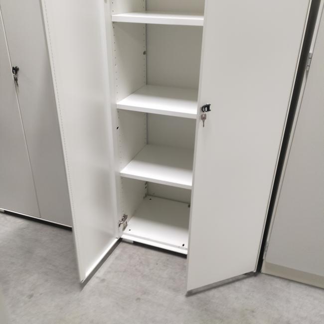  - partij witte metalen 2-deurs kantoorkasten incl sleutels nieuwstaat!! (39)