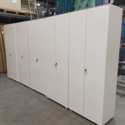  - partij witte metalen 2-deurs kantoorkasten incl sleutels nieuwstaat!! (3)