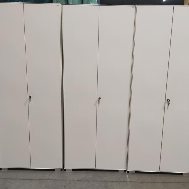  - partij witte metalen 2-deurs kantoorkasten incl sleutels nieuwstaat!! (4)