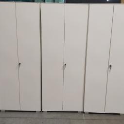  - partij witte metalen 2-deurs kantoorkasten incl sleutels nieuwstaat!! (4)