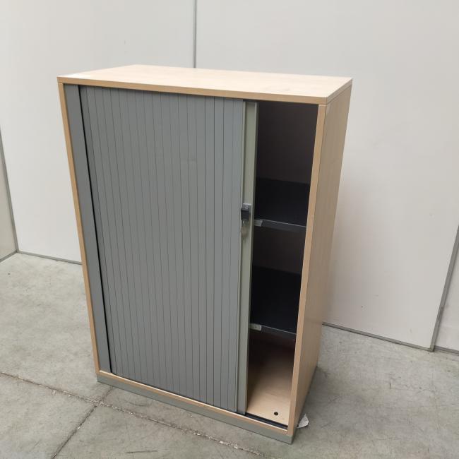  - 1x steelcase ahrend houtkleur met grijze kunststof roldeur en 2x zwarte ihv metalen schappen (2)