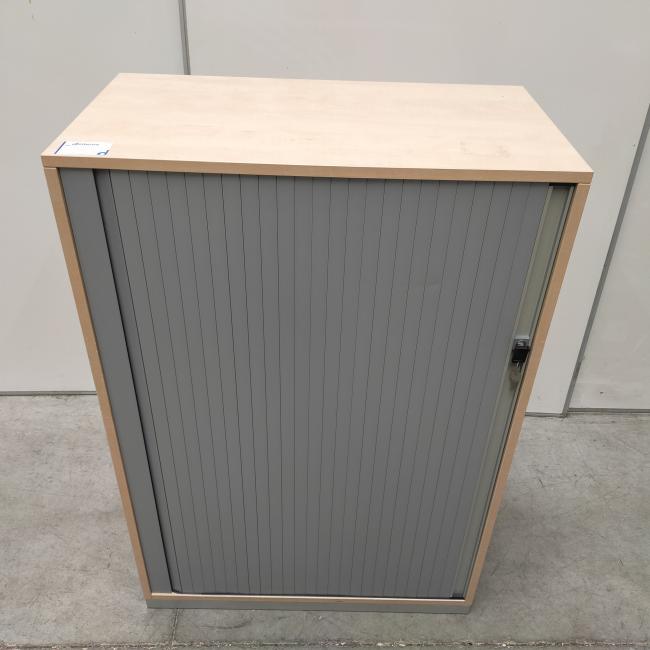  - 1x steelcase ahrend houtkleur met grijze kunststof roldeur en 2x zwarte ihv metalen schappen (13)