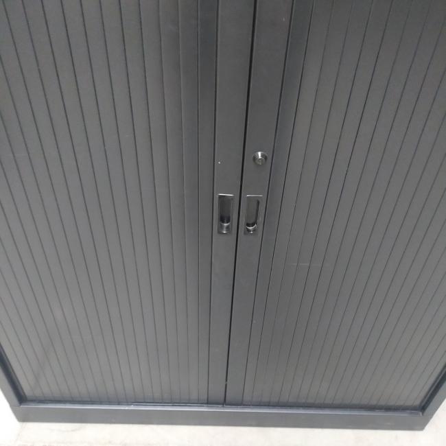  - 179,- pst 3x schaffenburg zwart met beuken kleur blad 148x120x45 cm zonder sleutels en 3x ihv schappen per kast (12)