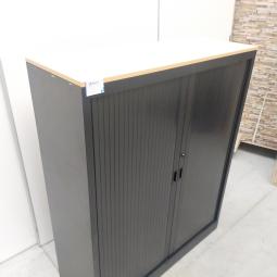  - 179,- pst 3x schaffenburg zwart met beuken kleur blad 148x120x45 cm zonder sleutels en 3x ihv schappen per kast (1)