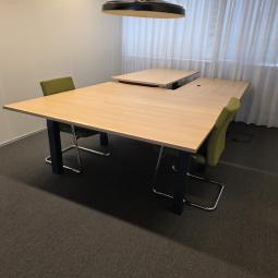  - mooie vergadertafel 161x161x76 cm 