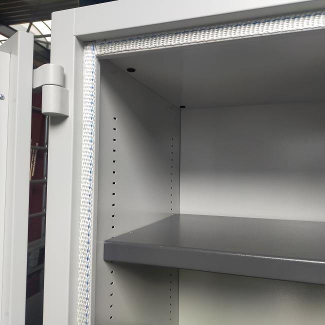  - 1x Sistec dikwandige brandvertragende kluiskast met 1x baardsleutel en 4 ihv metalen schappen (20)